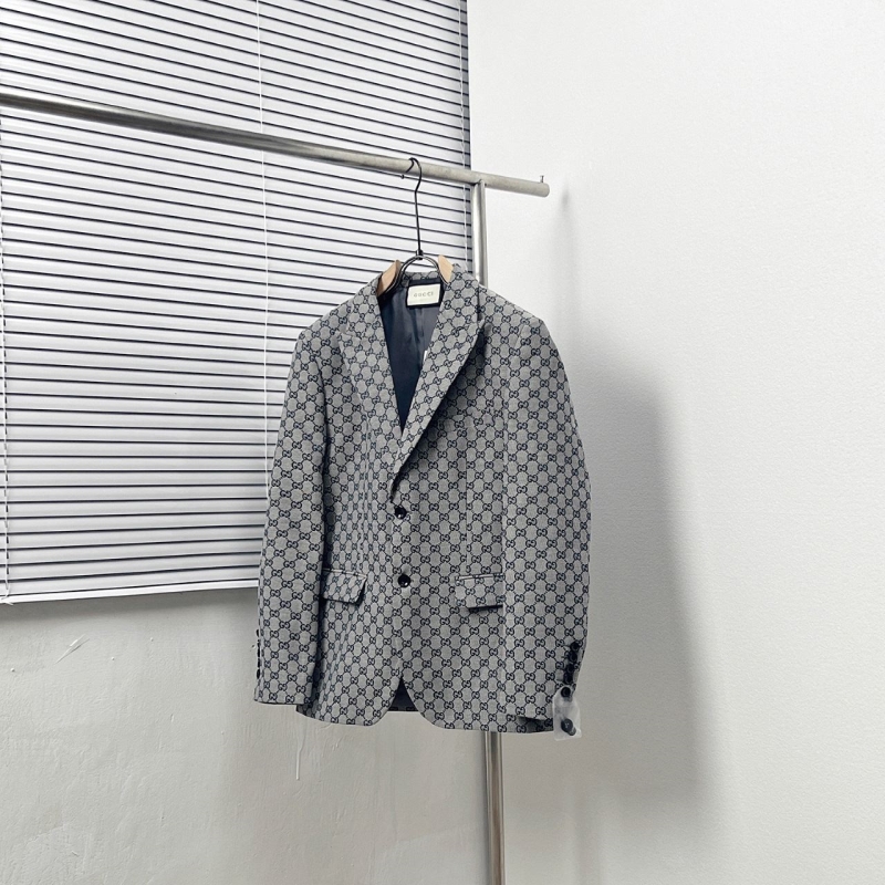 G*u*i coats